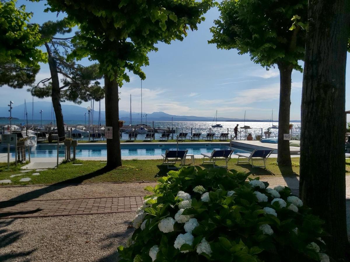 Villaggio Turistico Dei Tigli Padenghe sul Garda Dış mekan fotoğraf