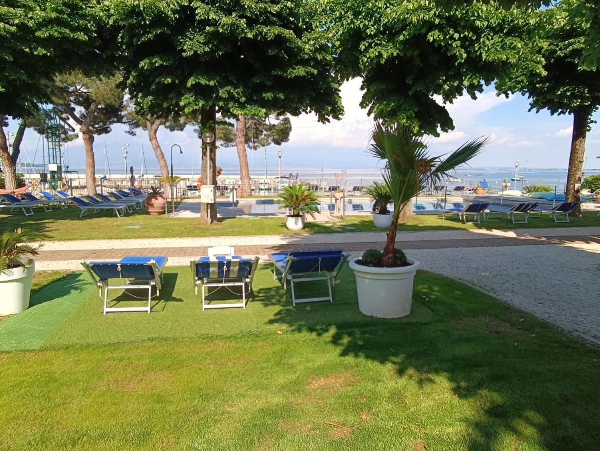 Villaggio Turistico Dei Tigli Padenghe sul Garda Dış mekan fotoğraf