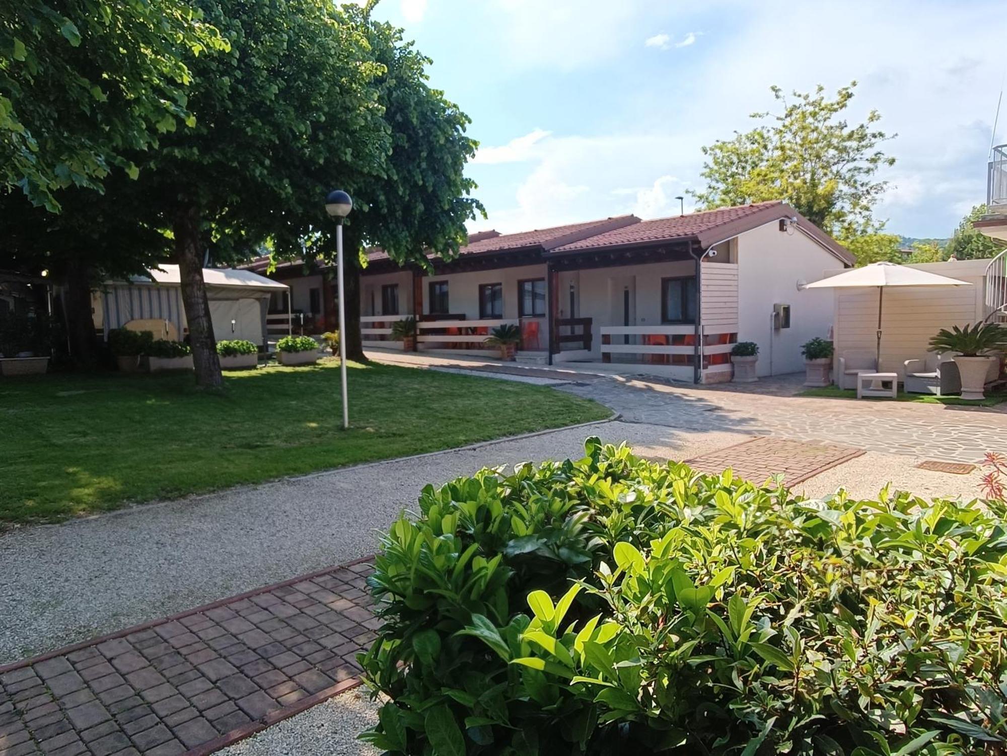 Villaggio Turistico Dei Tigli Padenghe sul Garda Oda fotoğraf