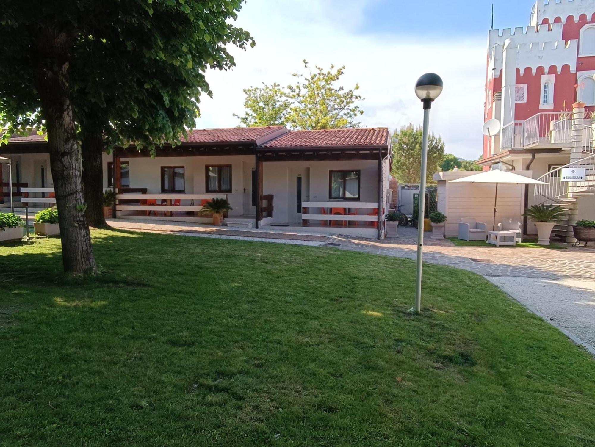 Villaggio Turistico Dei Tigli Padenghe sul Garda Oda fotoğraf